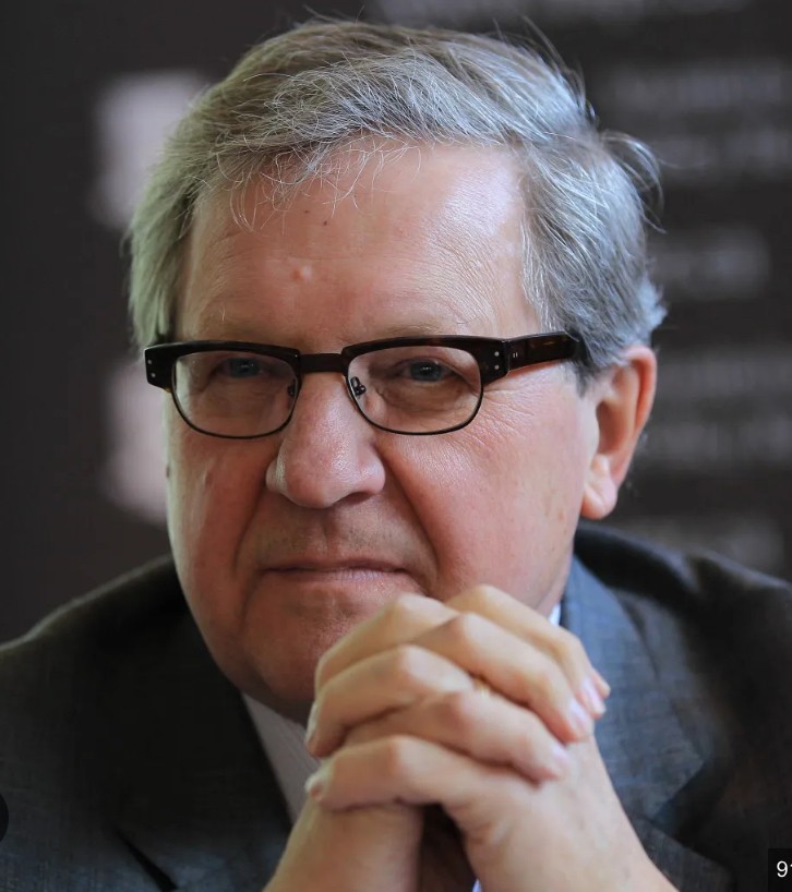 Lloyd_Axworthy_portrait.jpg